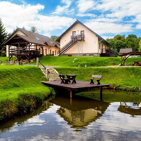 Apartamenty Czerwony Dworek - Duzy Teren Zielony, Plac Zabaw, Miejsce Na Grilla I Staw Z Mozliwoscia Wedkowania, Boisko ミスワコビツェ エクステリア 写真